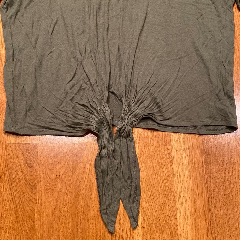 🌼3/$10 Old Navy Tie-Front Dolman Shirt - Picture 6 of 6